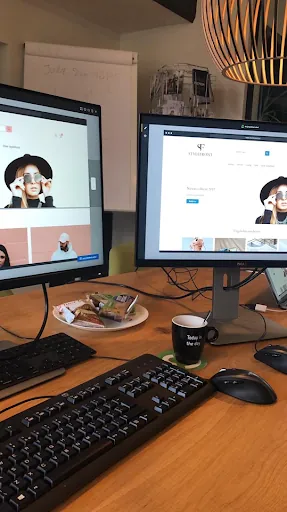 Twee schermen met de opdracht en het prototype